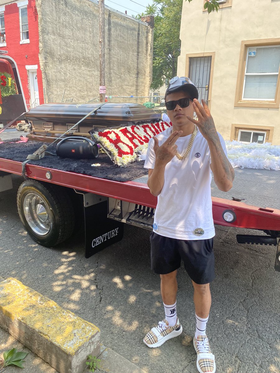 bigDickher7's tweet image. You broke me 😔🥺💔 but you know ima thug it out by my self now just be my guardian angel and wrap your arms around me and keep
From these suckas ass niggas bby boy I love you ru I still can’t believe today really was my last day with my best friend ❤️💔😔🤯 #7st #longlivetheguys