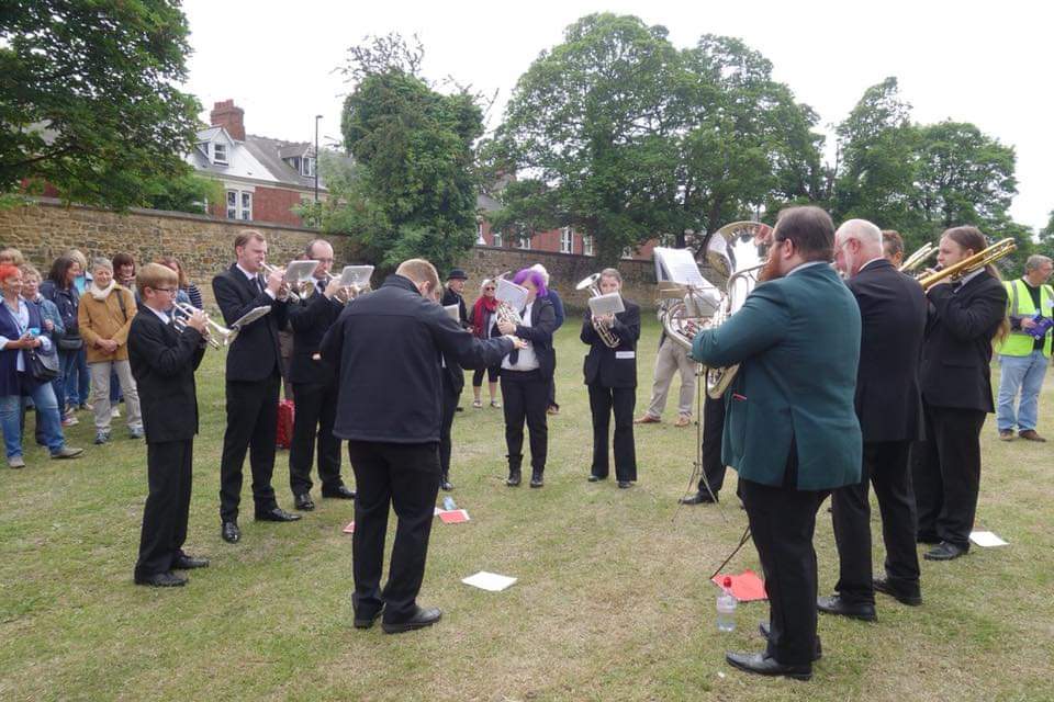 Five years ago today, we hosted the AGM of the National Federation of Cemetery Friends. It was a lovely day, where we were able to provide a unique tour of JOC and see/hear a host of local talent.
@NewcastleCC 
@HeatonVoices
@backworthband 
@MichaelChaplin2
#brozmarzipan