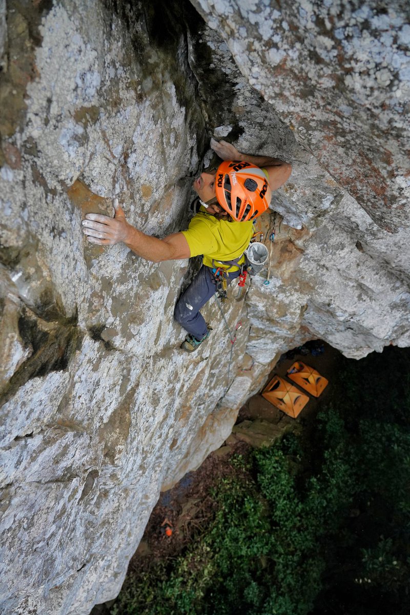 hermanospou's tweet photo. #TNF4ELEMENTS #Fuego Los primeros metros de "Leve, Leve" son una carta de presentación del caracter de la ruta. Escalada tecnica sobre agarres pequeños y dificil de proteger. 🐥🤙🤩
#NeverStopExploring #adventure #newroute #CaoGrande
@thenorthface @Petzl @vitoriagasteiz https://t.co/nOqa9UIgCt