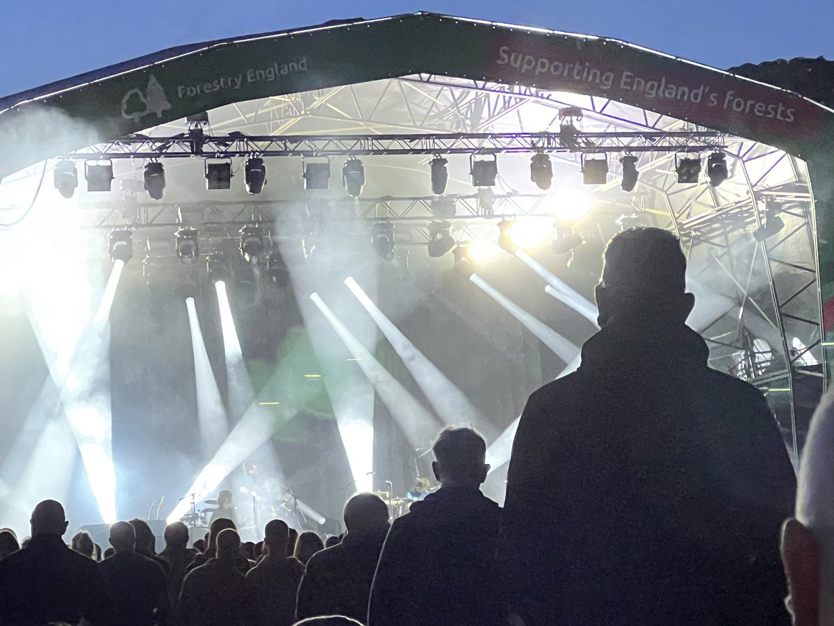 whizzylaw's tweet photo. Great gig @paulwellerHQ, fabulous venue @WestonbirtArb and #KellyJones @farfromsaints absolutely made it! #ForestLive23 @ForestryEngland https://t.co/6P4nZ8SUgo