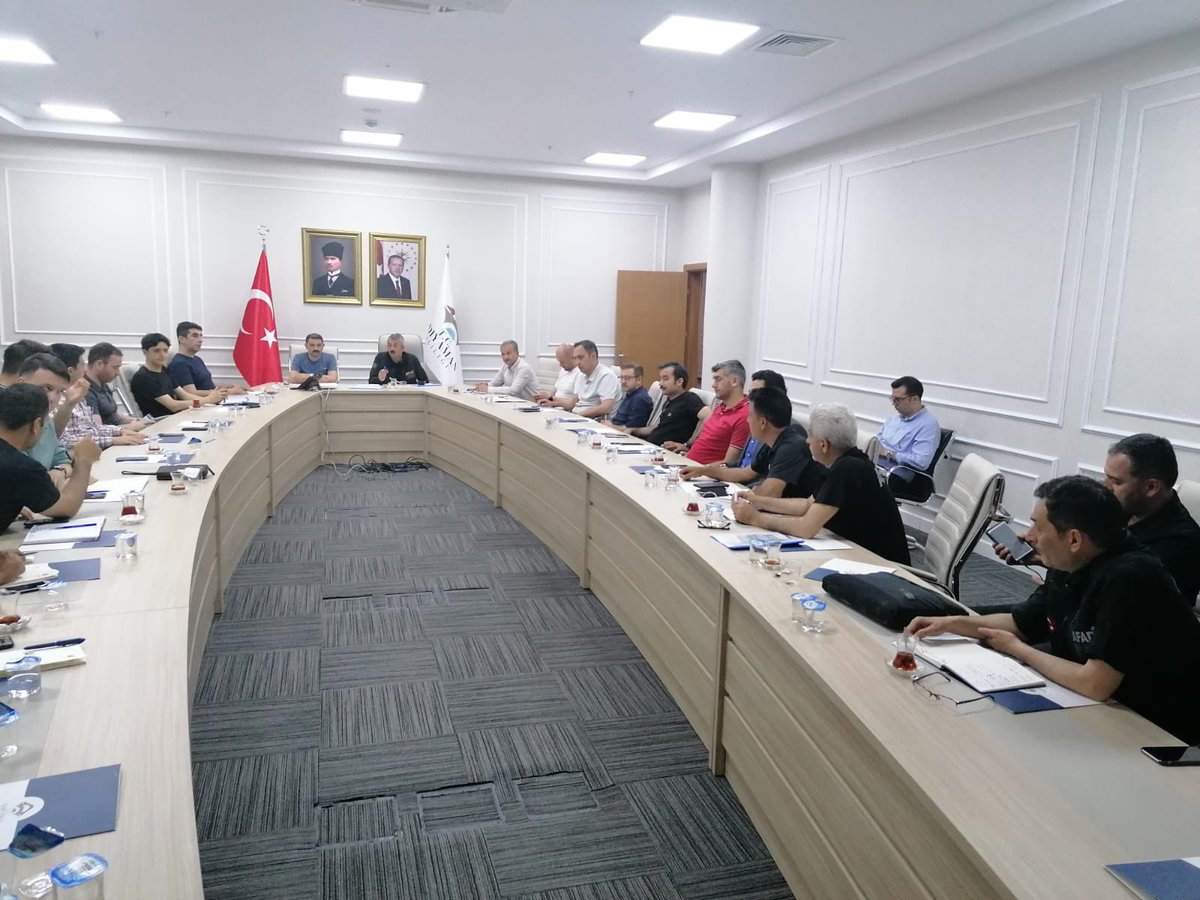 AFAD Başkanı <a href="/Yunus_Sezer_/">Yunus Sezer</a> , Vali Vekilimiz Muhammed Tugay ve ilgili kurum amirleri katılımıyla yürütülen ve planlanan çalışmalar hakkında koordinasyon toplantısı gerçekleştirdik.