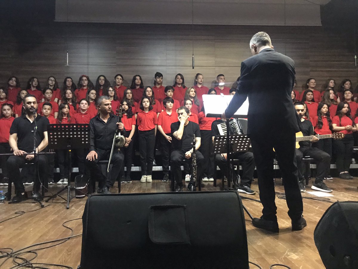 Nazmiye- Seyfettin Koçak Ortaokulu,nun Müzik Öğretmeni Ömer Yıldız yönetiminde Türk Halk Müziği Konserine katılım sağladık. Başta okul müdürü Levent Akın olmak üzere emeği geçen herkese ve geleceğimizin teminatı olan  pırıl pırıl gençlerimize teşekkür ederiz.