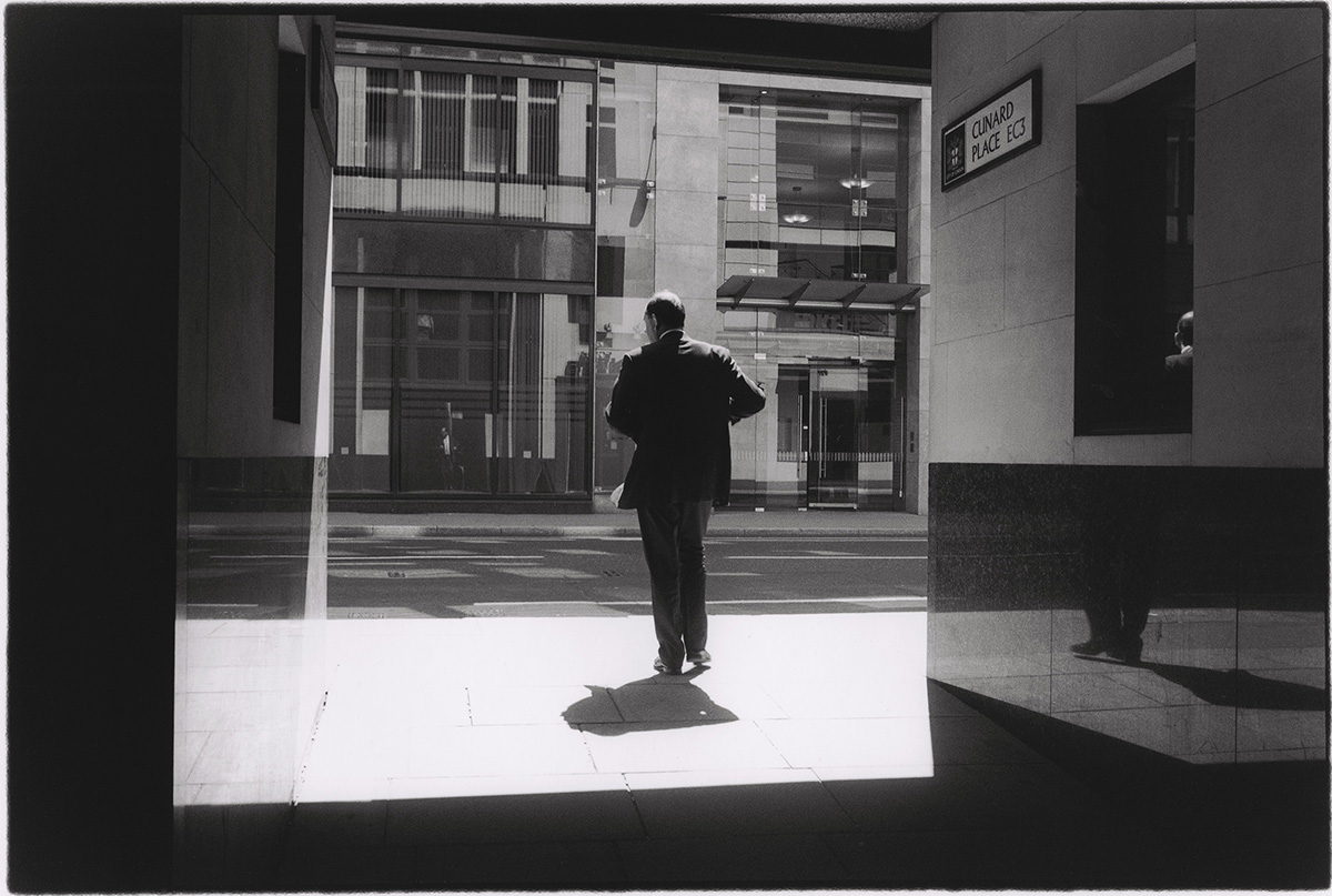 Figures in the city no. 19
Leadenhall Street, London, 2010
Silver gelatin print
#London #City #streetphotography #figure #pedestrian #man #alley #street #blackandwhitephotography #monochrome #analogue #film #bnw #urbanlandscape #cityscape #sunlight #shadows #solitary #alone
