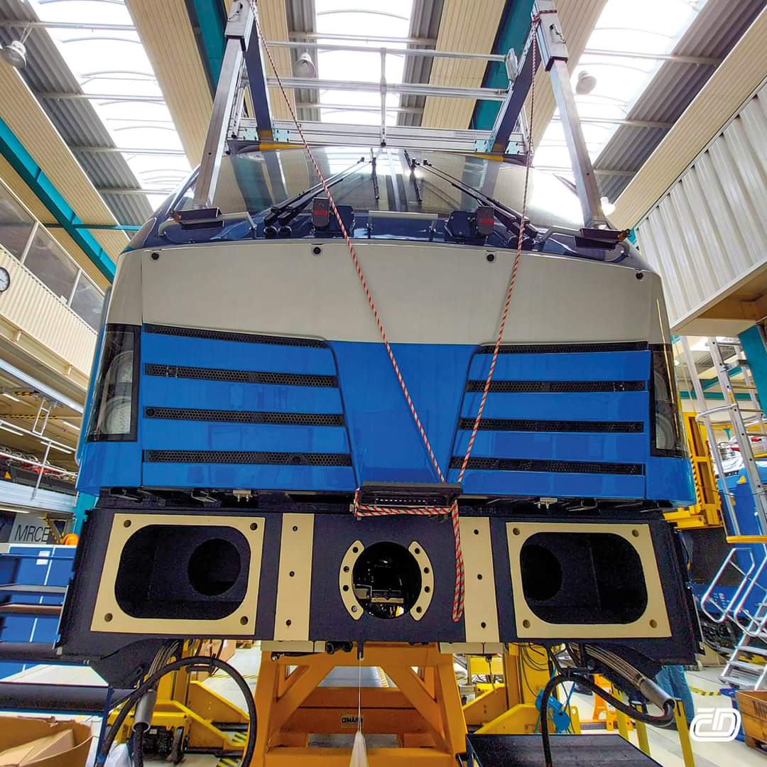 ceskedrahy_'s tweet photo. Mrkněte, jak budou vypadat čelní řídicí vozy našich nových vlaků #ComfortJet. Ty vznikají v mnichovském závodě @SiemensMobility, ostatní vozy se pak finalizují v ostravské továrně @SkodaGroupCZ. Jak se vám líbí? Nám hodně! 😍 https://t.co/YptQTpQPYq