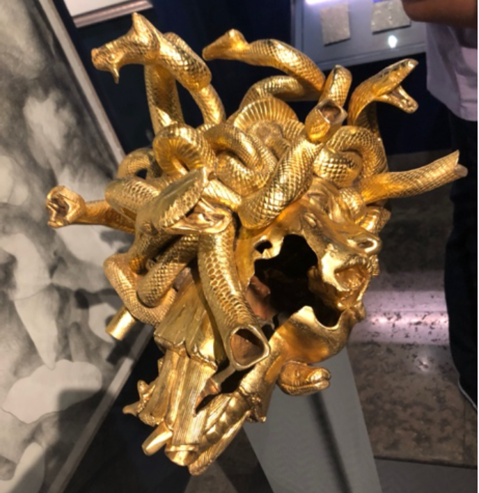 ClgCarnot06's tweet photo. Lundi, les élèves latinistes et hellénistes de 3ème se sont rendus au Musée d’Arts Classiques de Mougins, l'occasion de (re)découvrir les histoires de Persée et Méduse, de Zeus, d’Orphée, du Minotaure ou encore d’Ulysse, grâce à un parcours autour de la mythologie gréco-romaine ! https://t.co/GCm3dAHlX1