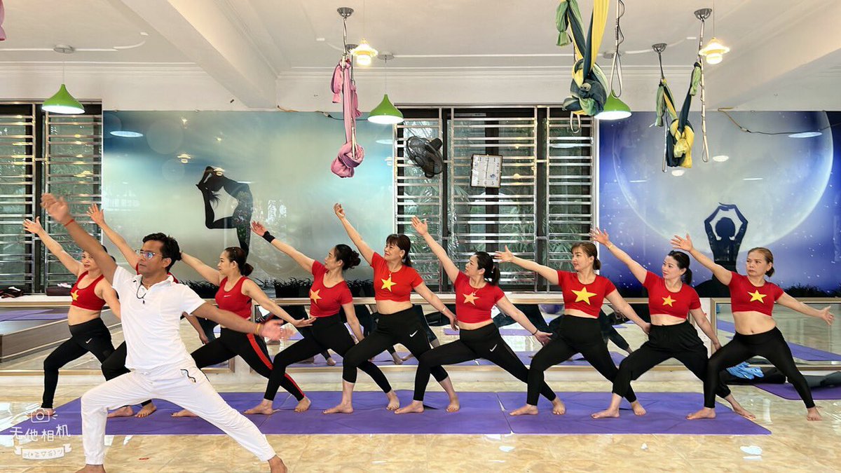 ChamolaBhai's tweet image. #Chakia , #varanasi UP, #india  

Group yoga refers to a style of yoga practice in which the participants work together to form the poses. 
#groupyoga 
#yogaflow 
#yogapractice 
Meeting Like-Minded People. A group yoga class is one of the best ways to build community ...