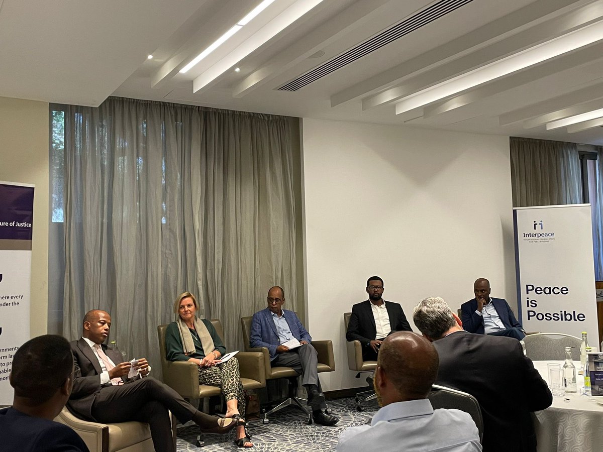 In recent #HagueJusticeWeek, deputy minister of @MoCASomalia took part in a conference on security and the rule of law organized by @NLinSomalia. The social compact served as a useful beginning point for debates on new justice solutions, access to justice, & transitional justice.