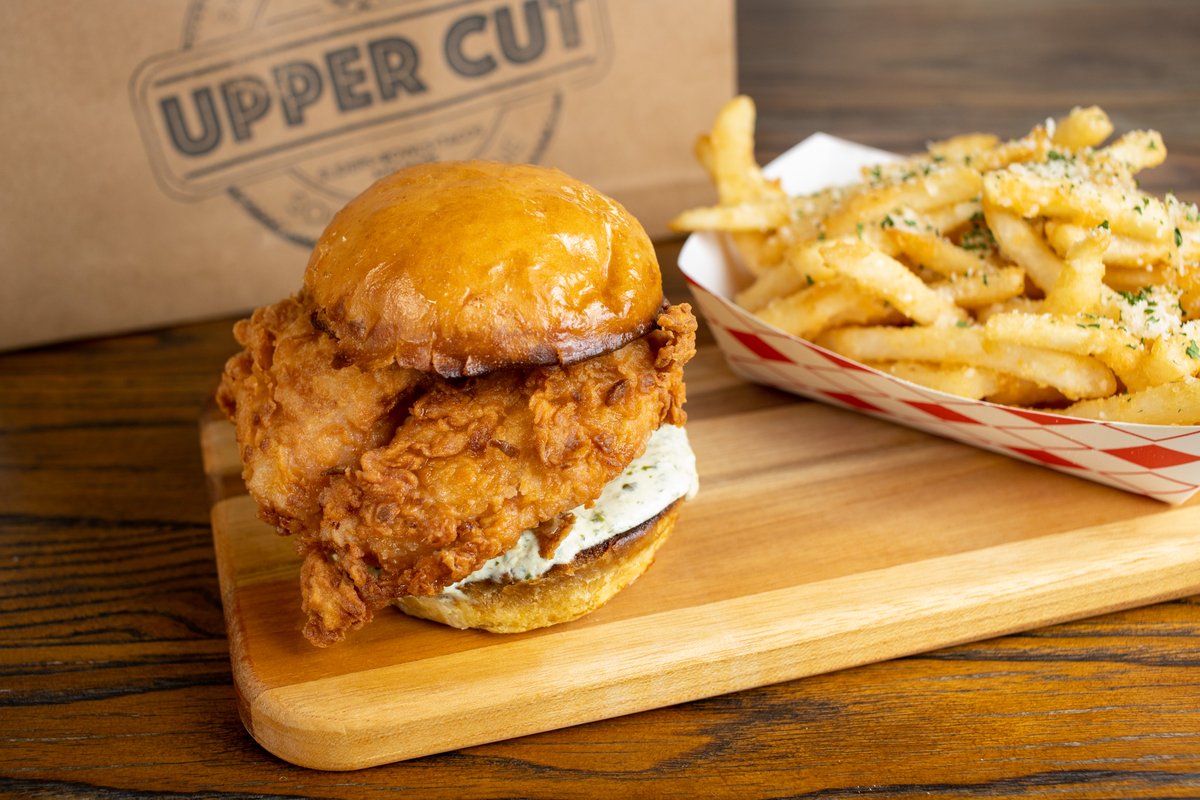 Get your Chi-Pao <a href="/uppercuttruck/">Upper Cut</a> 5p-9p <a href="/SPARKsocialSF/">SPARKsocialSF</a>. See 📷 menu, review, chat with #foodtruck #foodie @Mobolet 🔗 bit.ly/2mMNaoN