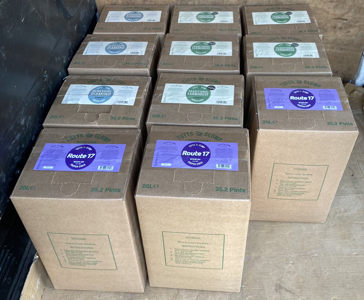 tuttsclumpcider's tweet image. Two hundred and twenty litres of #tuttsclumpcider off to #Pangbourne today ready for @PangbourneWeb #VillageFete tomorrow 😊 #propercider