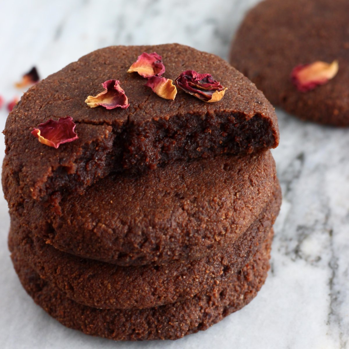 rhiansrecipes's tweet photo. Gluten-Free Vegan Brownie Cookies: https://t.co/10nrauhTTV
#vegan #glutenfree #dairyfree #recipe #foodie #foodblog #foodblogger #chocolate #cookies #browniecookies #brownies https://t.co/PdbeUHtv7B