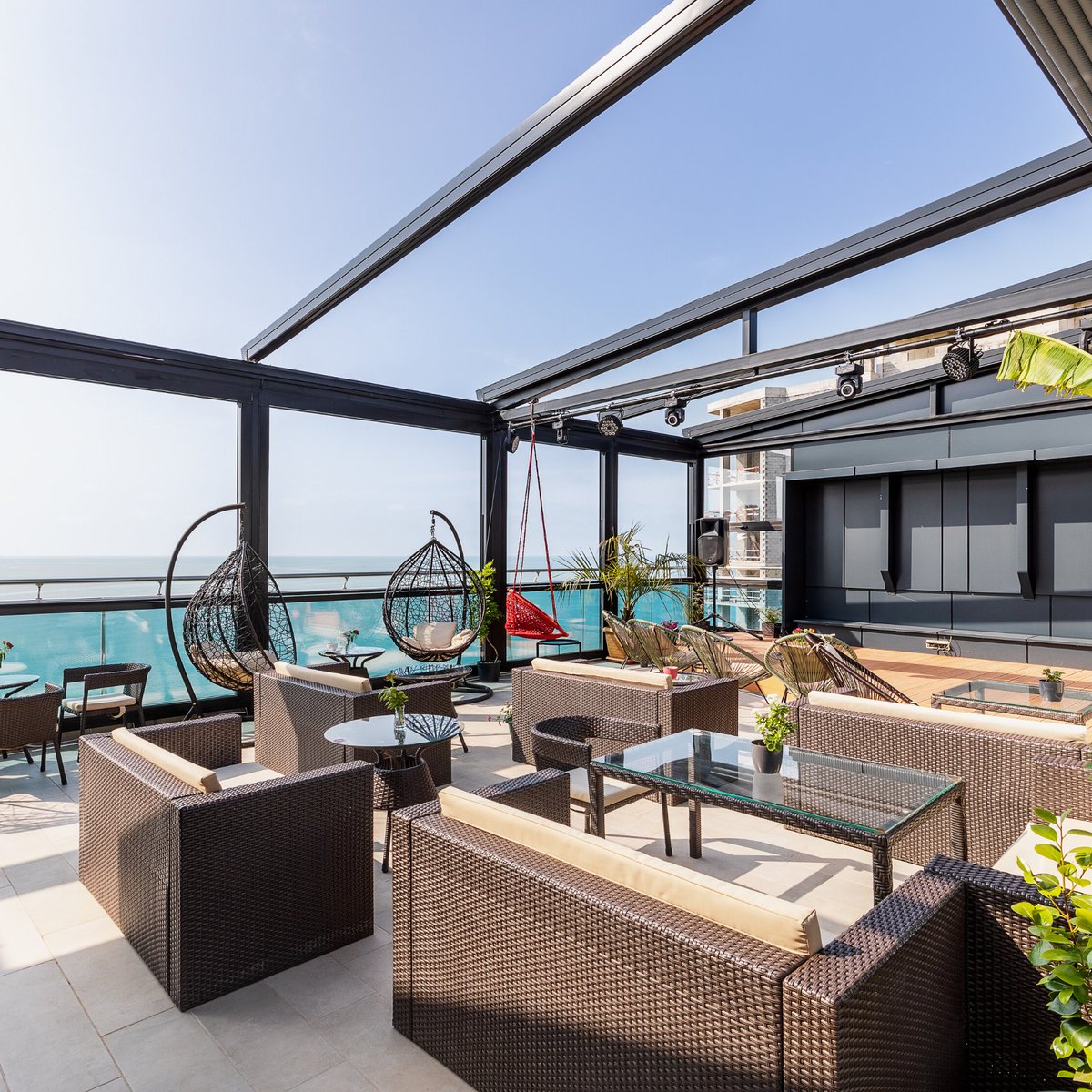 EltBuildingdv's tweet photo. ✨✨All complexes in the "Elt Quarter" series feature a distinctive infrastructure.

"Sunrise Terrace," is open to all. Enjoy beautiful sunsets and outdoor pool with a breathtaking views to the black sea 🌇🌇 https://t.co/TXw4bRUXuQ