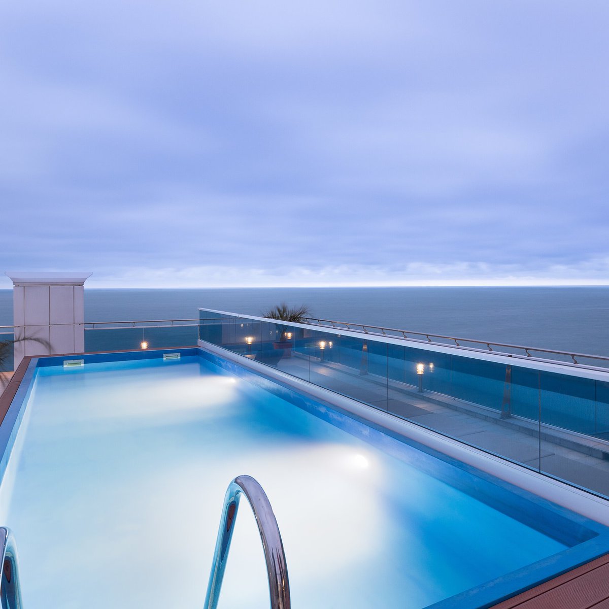 EltBuildingdv's tweet photo. ✨✨All complexes in the "Elt Quarter" series feature a distinctive infrastructure.

"Sunrise Terrace," is open to all. Enjoy beautiful sunsets and outdoor pool with a breathtaking views to the black sea 🌇🌇 https://t.co/TXw4bRUXuQ