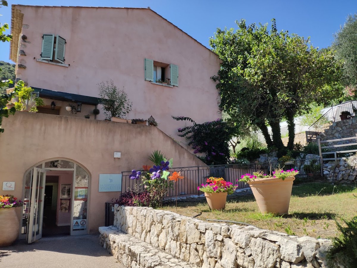 Make sure to check out La Bastide Aux Violettes, a unique place to learn about the history and production of violet flowers - a significant trade in Saint-Jeannet 💜🌺 #SaintJeannet #violets