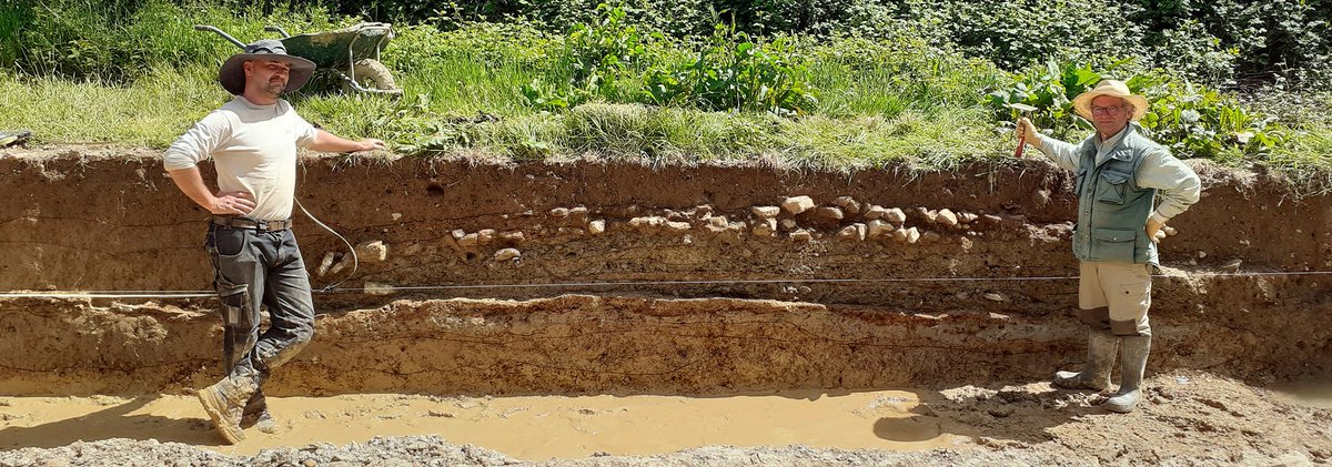 [✨Actu] À @chateaugiron (35), les archéologues de l'@Inrap ont mis au jour un ensemble néolithique, des habitations gauloises et leurs enclos et une ancienne voie romaine. Ces recherches permettent de retracer 6 000 ans d'occupation humaine.

👉 urlz.fr/mfme