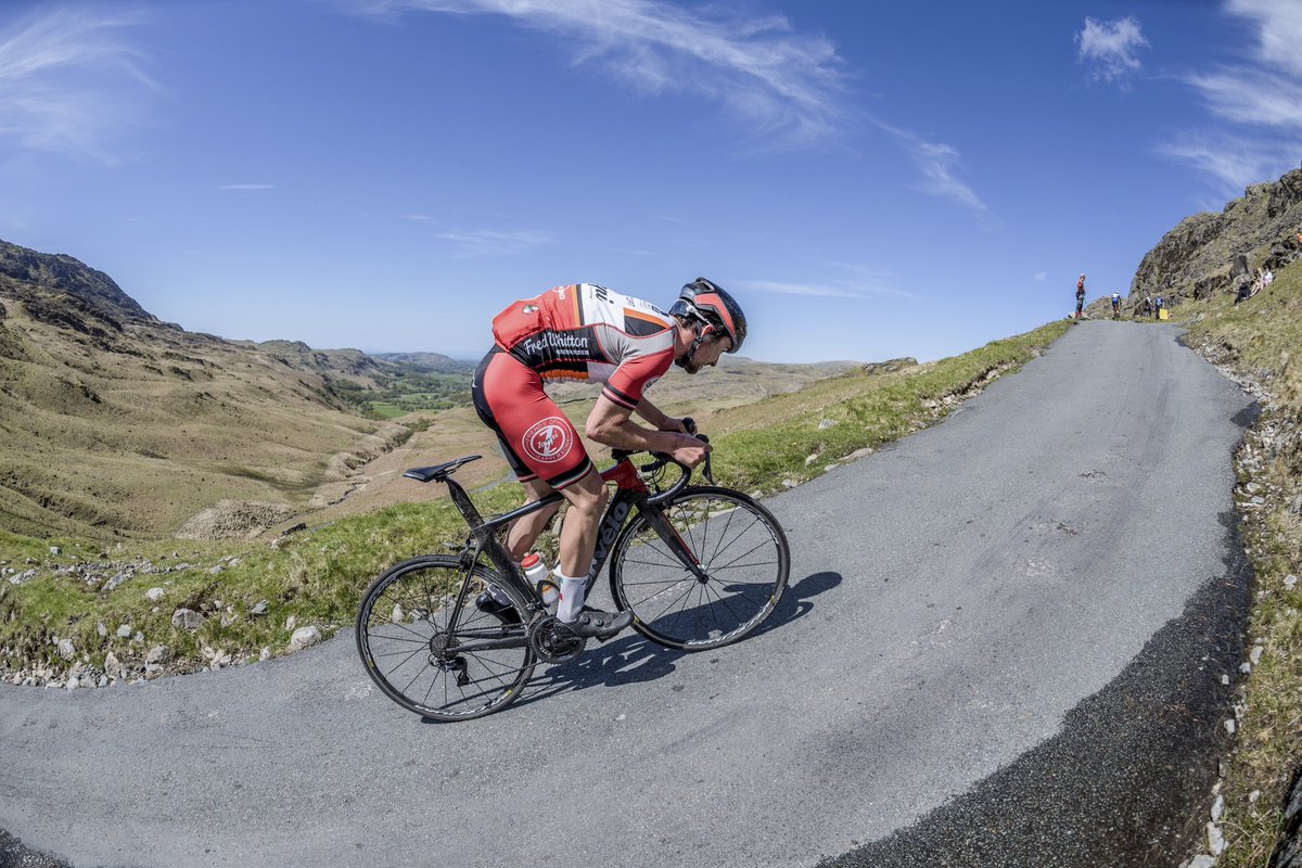 SteveFlemingM9's tweet image. Ben Healey in 2018 storming up Hardknott Pass in the @fred_whitton Now a Grand Tour stage winner at @giroditalia A most entertaining rider, can’t wait to see what he does next - chapeau 👏
@EFprocycling #fredwhittonchallenge #hardknottpass #procyclist picture set at @alamy