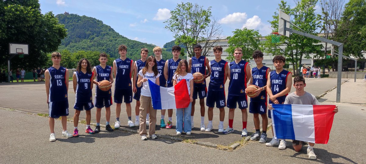 Ce dimanche, la délégation française composée de jeunes du lycée Victor Considerant de Salins-Les-Bains dans le Jura, s'envole pour la Macédoine du Nord pour les championnats d'Europe ESSF de #Basketball 5X5 du 11 au 17 juin.
Bonne compétition à tous et Allez la France 🇫🇷 !!!