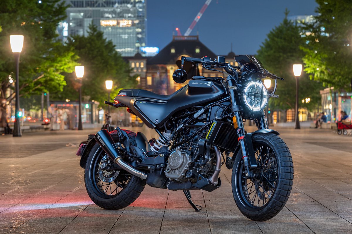 フォロワーさんが納車フォトを
撮ってくてました！
都市夜景との相性が最高すぎる
#バイク乗りと繋がりたい 
#HusqvarnaMotorcycles 
#Svartpilen125