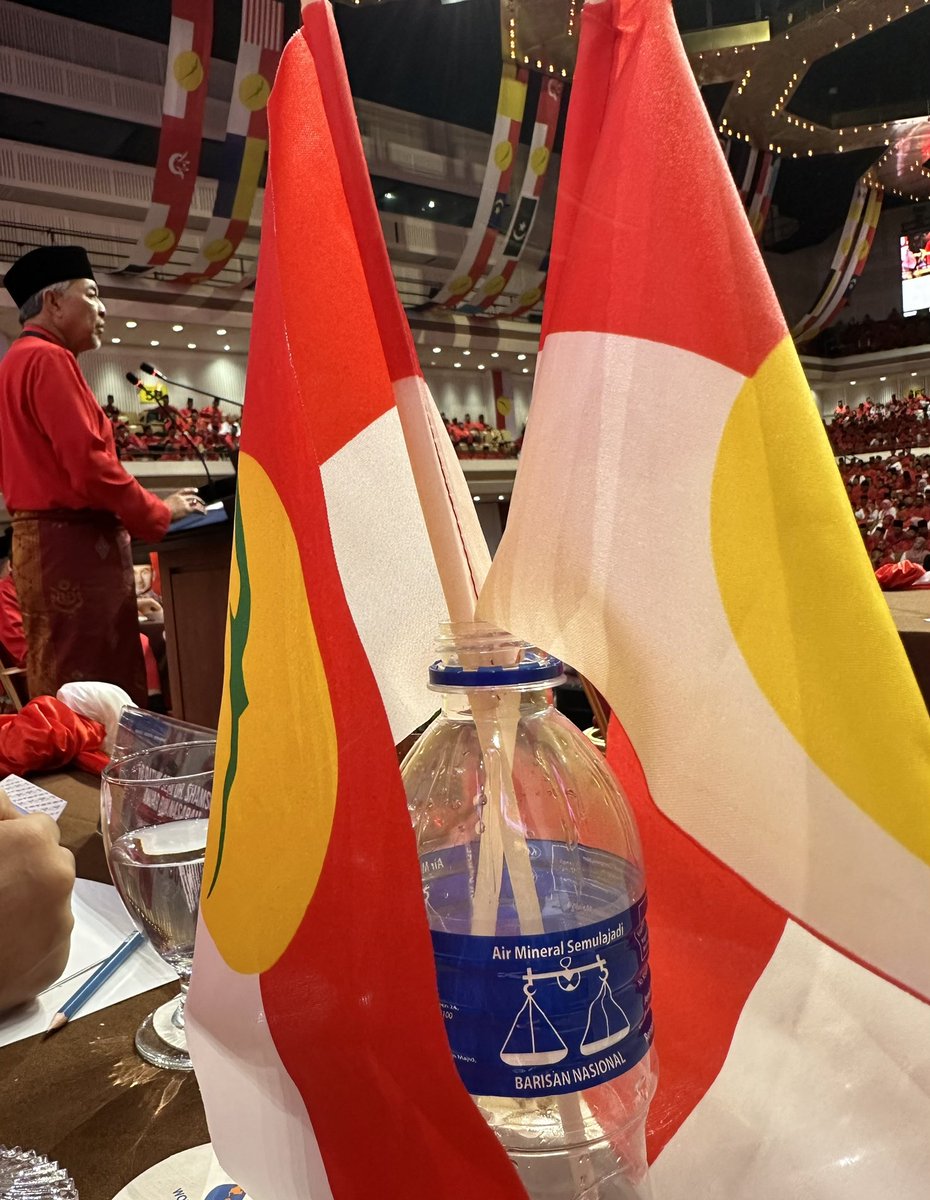 ahmadmaslan's tweet photo. Ucapan Dasar Presiden #UMNO DS @DrZahidHamidi yg menyentuh ttg #BossKu DS @NajibRazak sangat mengesankan. 

Tkasih Presiden, sentiasa ingat ttg kezaliman yg berlaku kpd DSN. Tkasih kerana meminta keadilan yg seadil-adilnya diberikan kpd beliau dlm proses mahkamah yg dihadapi. https://t.co/itrlgRJPoq