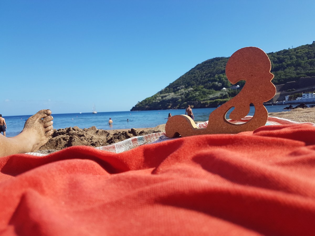 Oh well... what can we say? Kresto left this morning without saying goodbye! 🤩😎
Wishing y'all a lovely Friday and lively weekend!! Be happy: anything else is a waste of time! 

#dedalpt #madetheheartway #madeinportugal #happymoments #bestgift #bestpresent #enjoylife #behappy