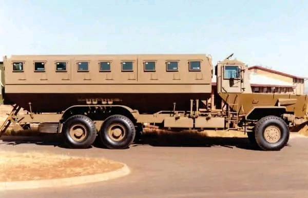 thyphoidjack's tweet image. South African designed MRAP School Bus to get children to school safely during the #BushWar

this colour scheme is still when the duties were the responsibility of the #SAArmy.  They were later transferred to another government department (I forget which) and were painted Grey