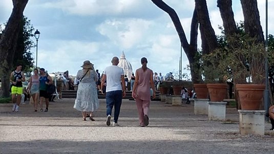 CiaoNico's tweet photo. Zu den besonderen Highlights eines Besuchs in #Rom zählt das #Schlüsselloch an der Piazza Cavalieri di Malta auf dem #Aventin – il buco di #Roma ist ein Muss!👉https://t.co/HA9wHoiPHB @Turismoromaweb @visit_lazio @SonoitaliaInfo https://t.co/bBIsTNpCzX
