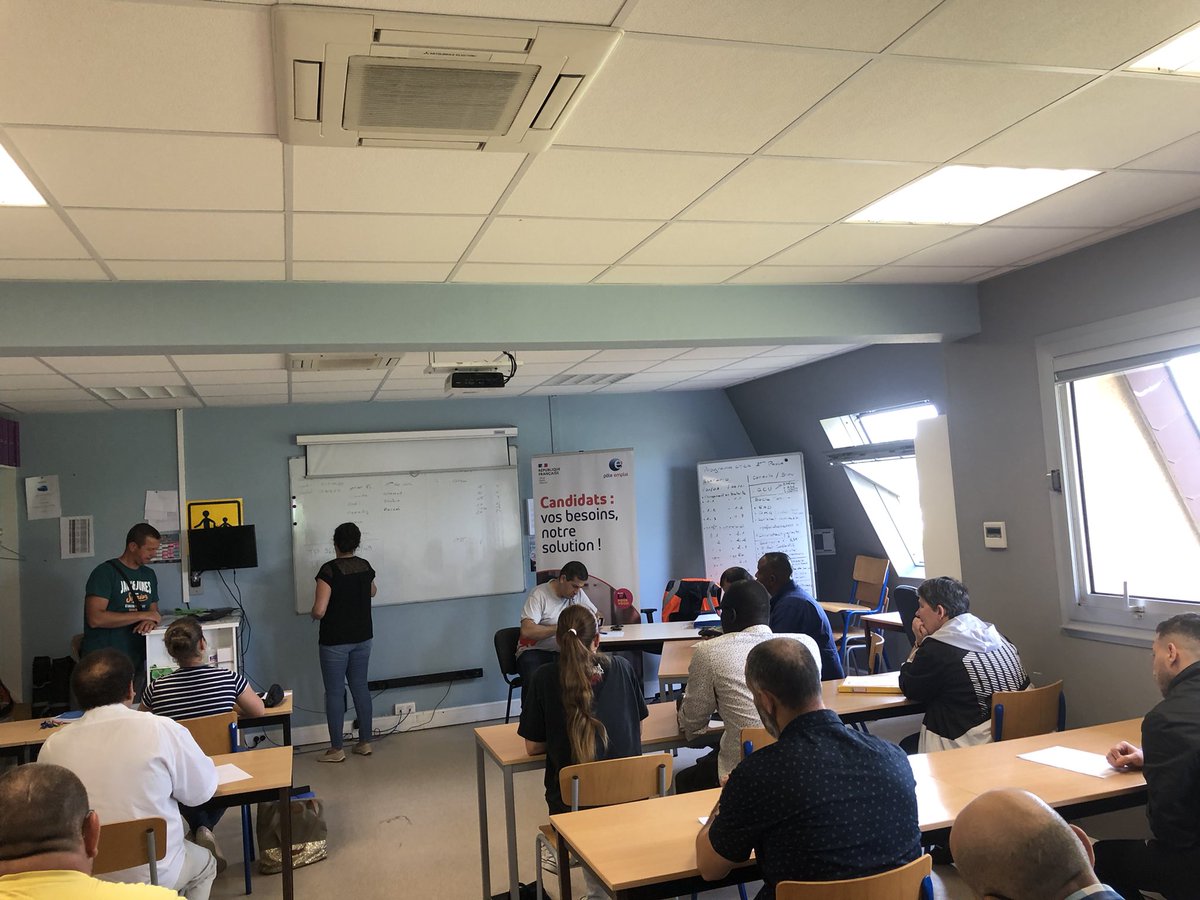 Veronica_PRS's tweet photo. 🔝Démarrage de l’évènement organisé au centre de formation Couturier en partenariat avec @TransdevIDF 
🎯Conducteurs de bus🤝#CDI 
✅Formation financée par #PoleEmploi
👏Alexis Gasse et Agnès Thauvin 
#TousMobilisés #AvecPoleEmploi #Transport #Dreux #Rambouillet https://t.co/sNQoMZwDii