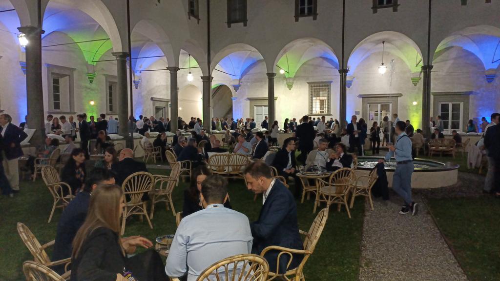 FED_EVENTS's tweet photo. #FED2023 Day2 inizia con un panel d'eccezione.
@LuxVide #Toscanafilmcommission #Videe @CastaDivaGroup
Ieri sera poi, una grande famiglia si ritrovava per tessere rapporti veri! https://t.co/ZzXz6jyMbt