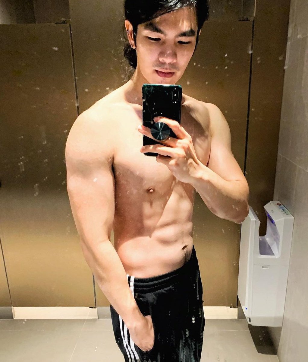 Friend_preorder's tweet photo. The face                               The body https://t.co/OB0AcdfNOV