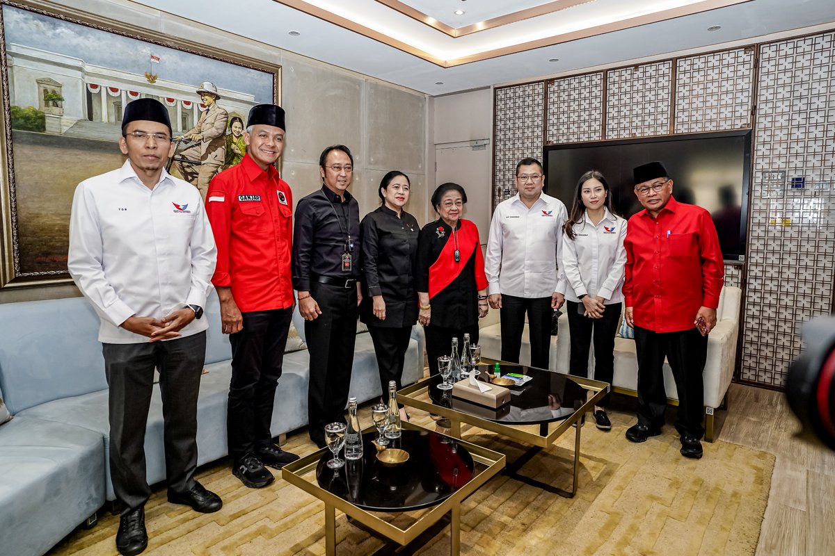 “Banteng dan Rajawali” sepertinya cocok jadi tema pertemuan hari ini ya… 😊 

Tadi pagi di kantor DPP PDI Perjuangan, kami dan Partai Perindo sepakat melakukan “Silaturahmi dan Kerja Sama Partai Politik” menjelang Pemilu 2024.