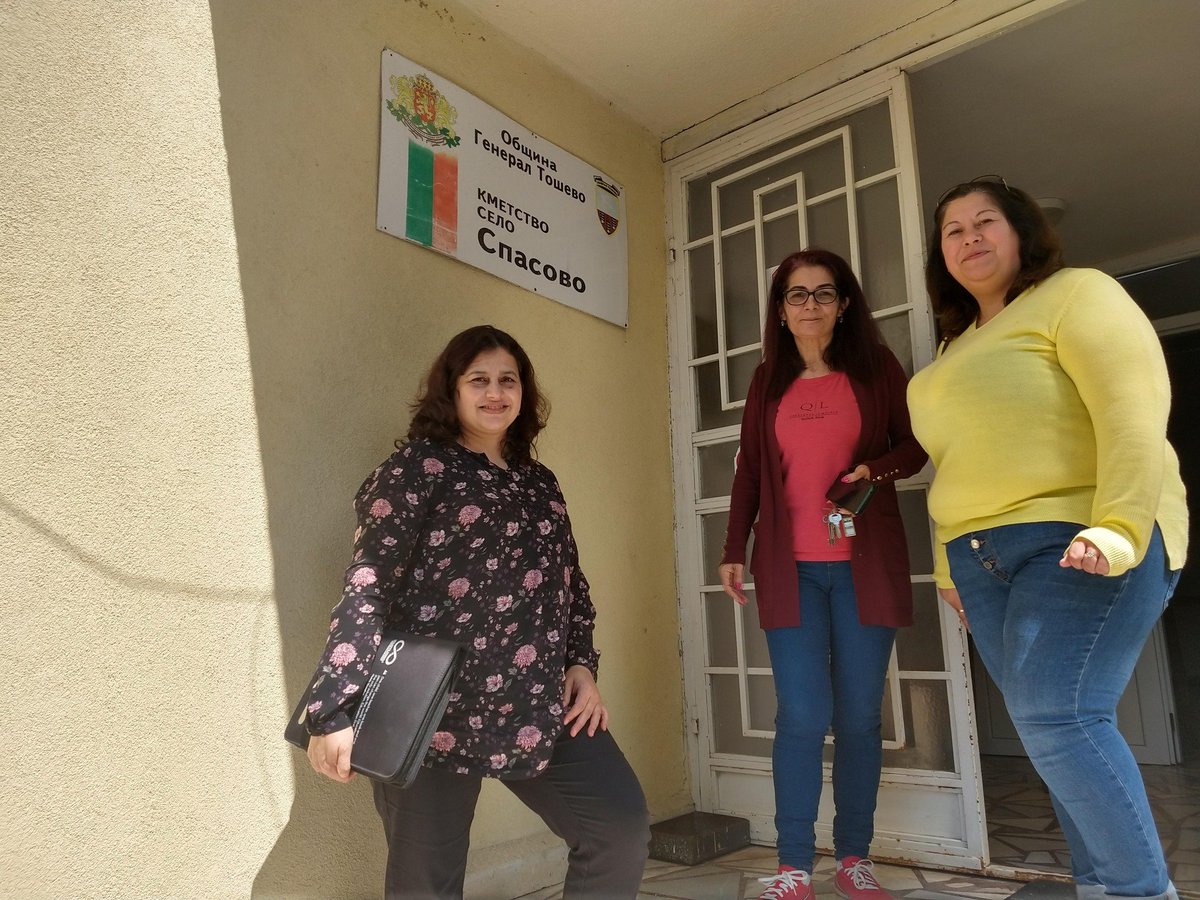 ROMACT_EC_CoE's tweet photo. #ROMACT process continues in #GeneralToshevo🇧🇬
Our facilitator & representatives of the local Roma communities met with inhabitants from city centre & villages to discuss about #education #health #housing #employment & invite them to join the #communityactiongroup
#EU4Roma https://t.co/d3IscTs9pg