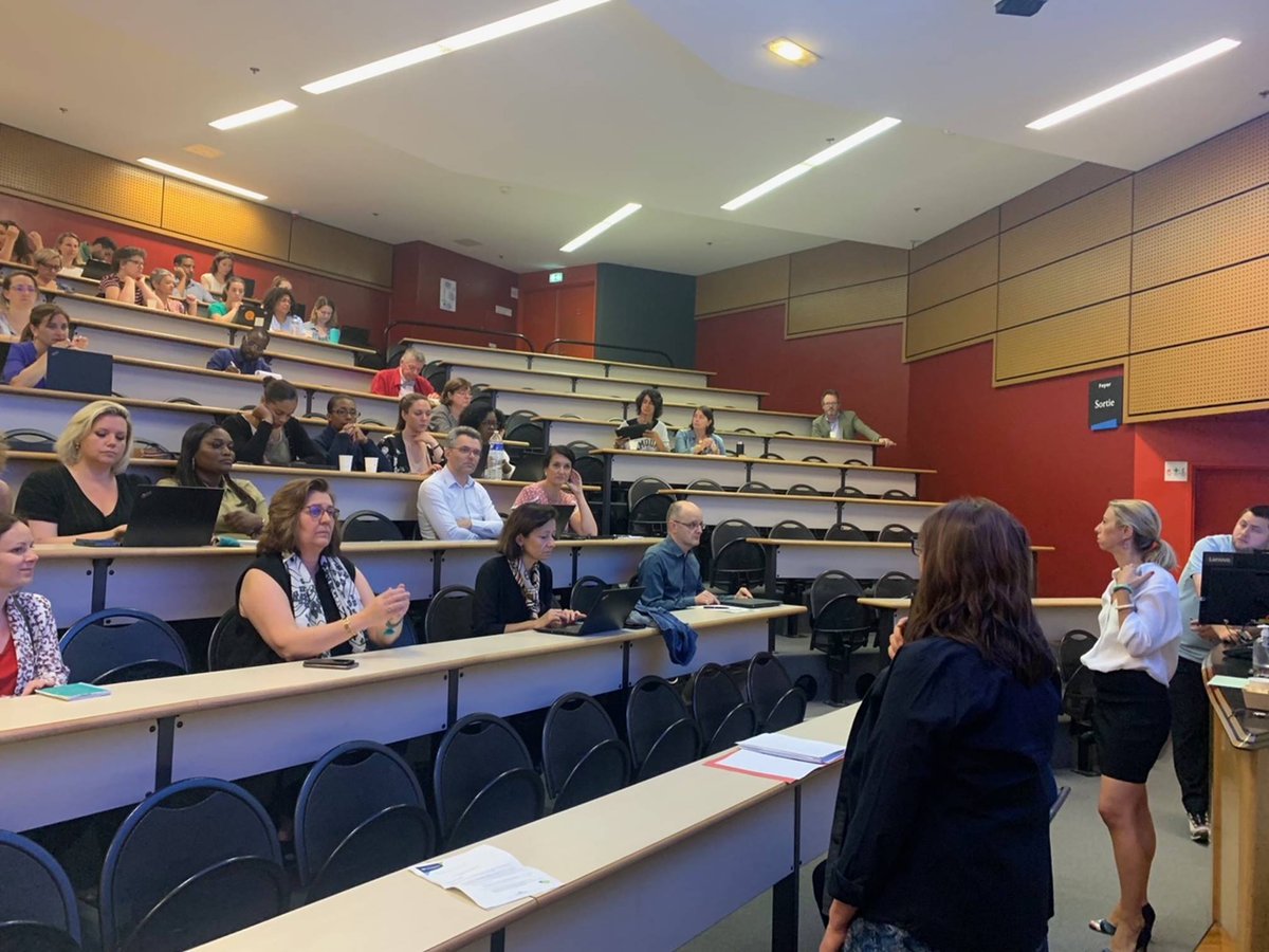 [Interdépartementalité] #VFF 👱‍♀️👩‍🦰👩‍🦳
<a href="/CamilleBedin/">Camille Bedin</a>, conseillère départementale déléguée à l'égalité femmes-hommes, accueillait au <a href="/poledevinci/">Pôle Léonard Vinci</a>,  #ErnestineRonai, responsable de l’Observatoire des violences envers les femmes de <a href="/seinesaintdenis/">Département de Seine-Saint-Denis</a>.