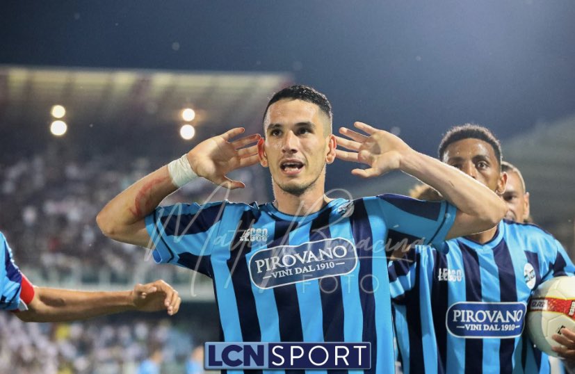 Due coglioni di marmo in uno stadio con 15000 persone quando al massimo hai giocato davanti a 5000 persone. E 5000 adesso che va bene perché fino a qualche mese fa eravamo in qualche centinaio… NICOLOBUSO È IL GRIDO DI BATTAGLIA