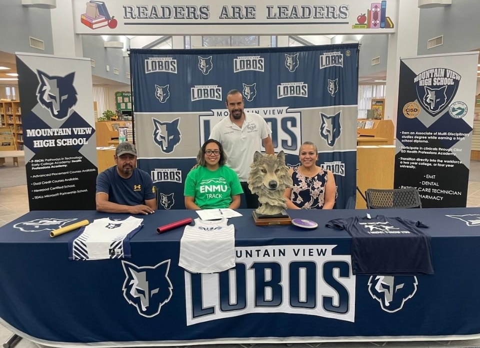 Huge congratulations to Sammy for signing with Eastern New Mexico University to continue her academic and athletic career! 👏🏻 👏🏻👏🏻

#LobosWillBeHeard #WeAreClintISD