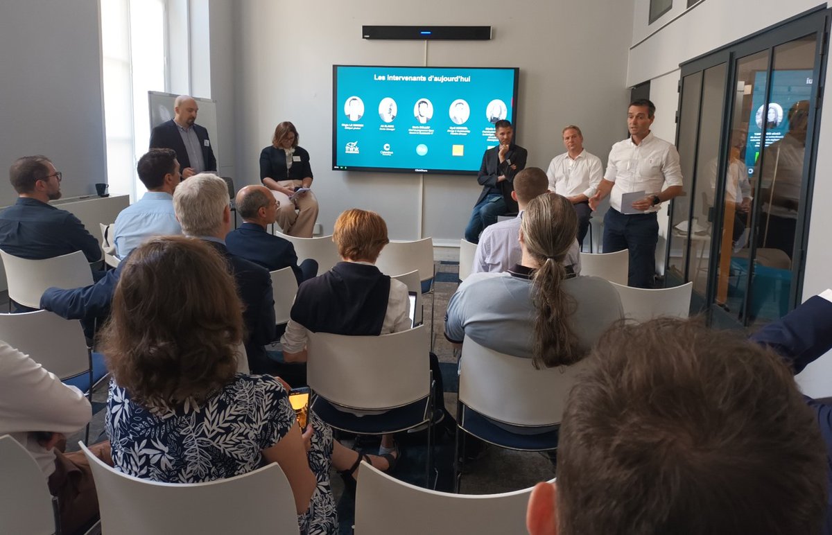 L'event Sobriété numérique et Smart grids a démarré, accueilli par notre membre <a href="/colombus/">Colombus Consulting</a>. Un enjeu fort alors que transition énergétique et digitalisation sont inséparables.
Avec Boris Dolley (RTE), Cyril Hommel (Orange) et Cécile Goubet (Commissariat général au DD).