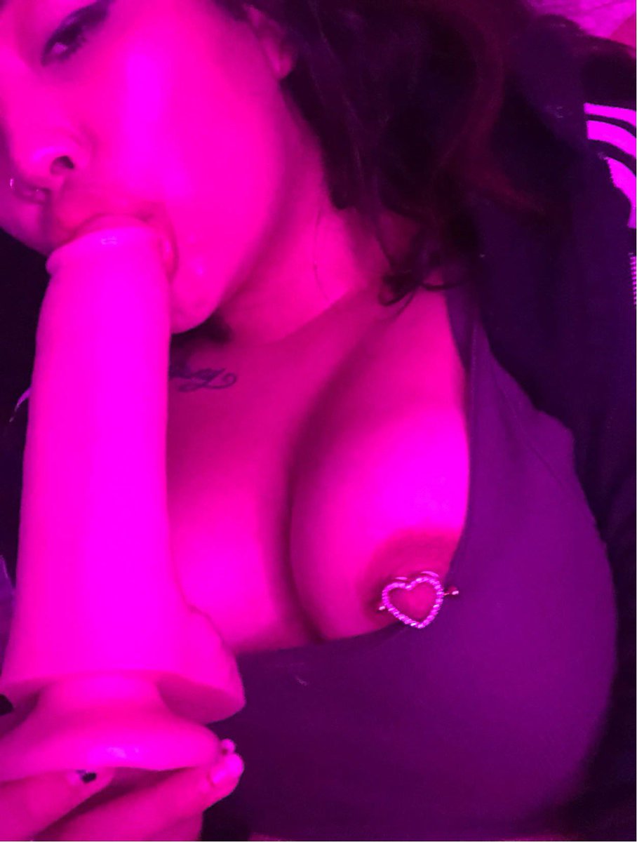 Desirea815's tweet photo. @LesbiansFeed @BoomBoo41219895 🌶️🔗 in my bio 🤍 https://t.co/3mcfTzE1wj