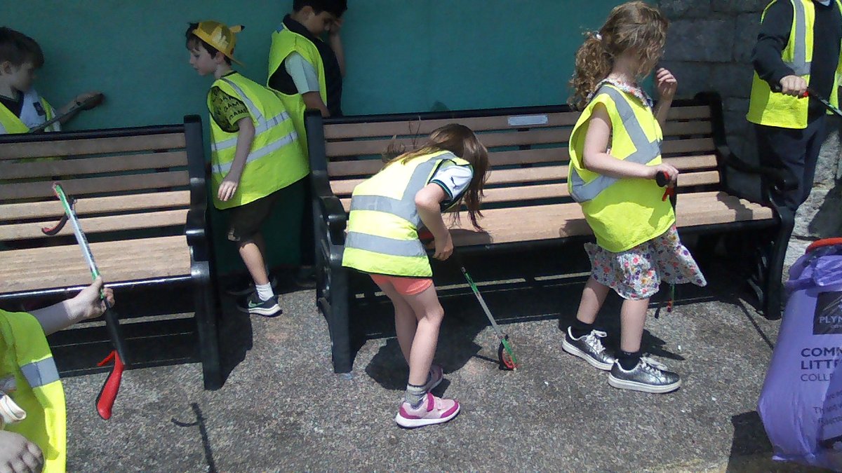 On Thursday, Eco club attended the Ocean's Day event on Plymouth Hoe. They took part in a round robin of activities to learn about conservation and our oceans. They then took part in a litter pick with the resources kindly donated by Clean Our Patch.