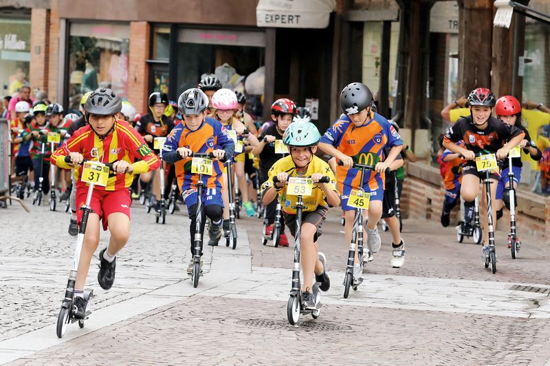 🥇Le Comité d'Animation du SCA relance sa traditionnelle course de trottinettes dans les rues de la Ville : #Albi Trott’Tour ! 
👉Du 12 au 16 juin selon le format « Tour de France » avec un classement individuel et par équipes.
+ d'infos : swll.to/03ZH8