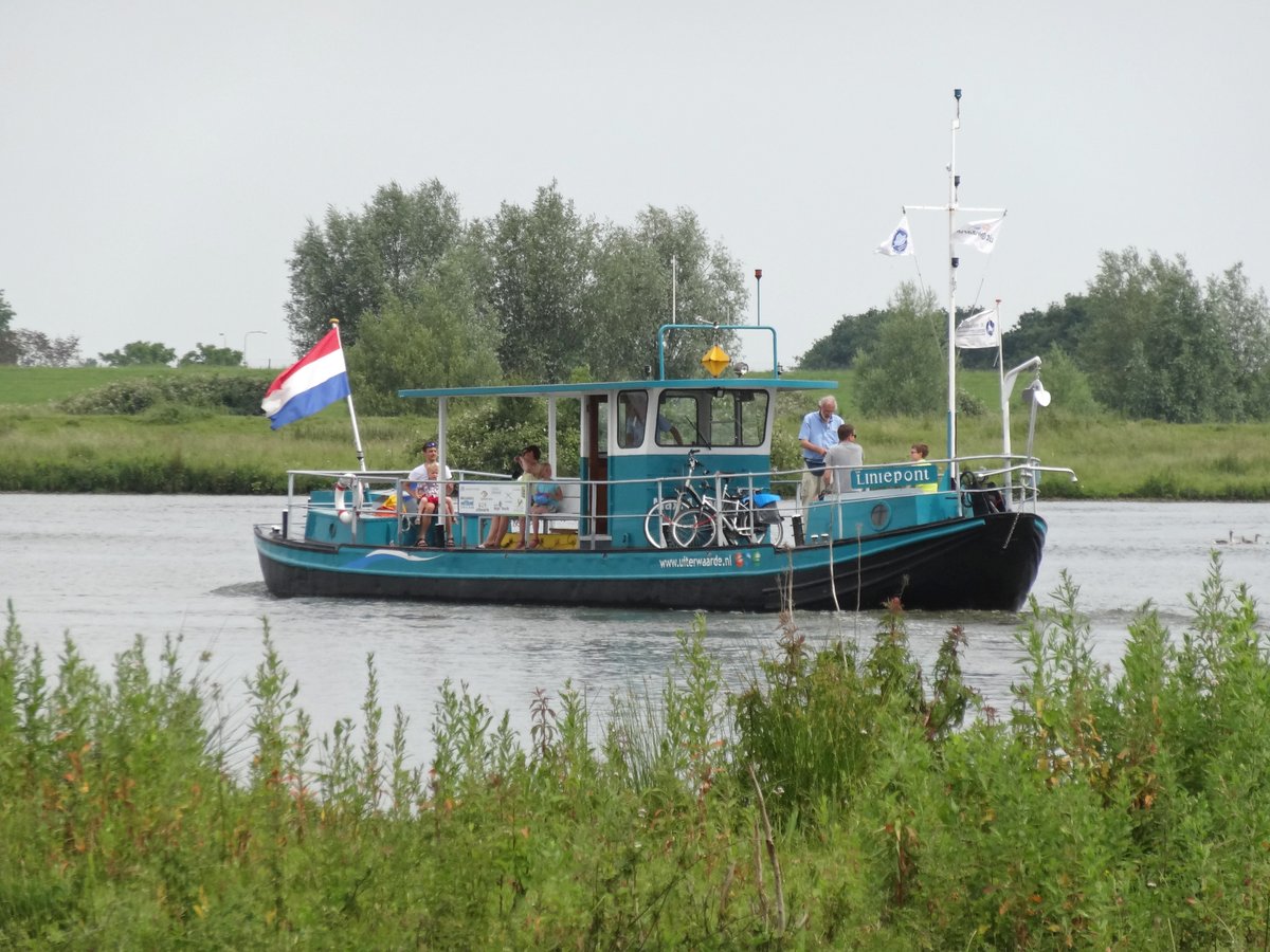 #weekendwandeltip 🌼 Wandel met #nswandeling Waterlinie Culemborg langs forten, bunkers, sluizen en kanalen van de Nieuwe Hollandse Waterlinie 🏰. Steek met de Liniepont over de Lek of struin door de uiterwaarden 💚 <a href="/NS_online/">NS online</a>
 👉 ow.ly/zVMA50Nyh8U 

📷 Sietske de Vet