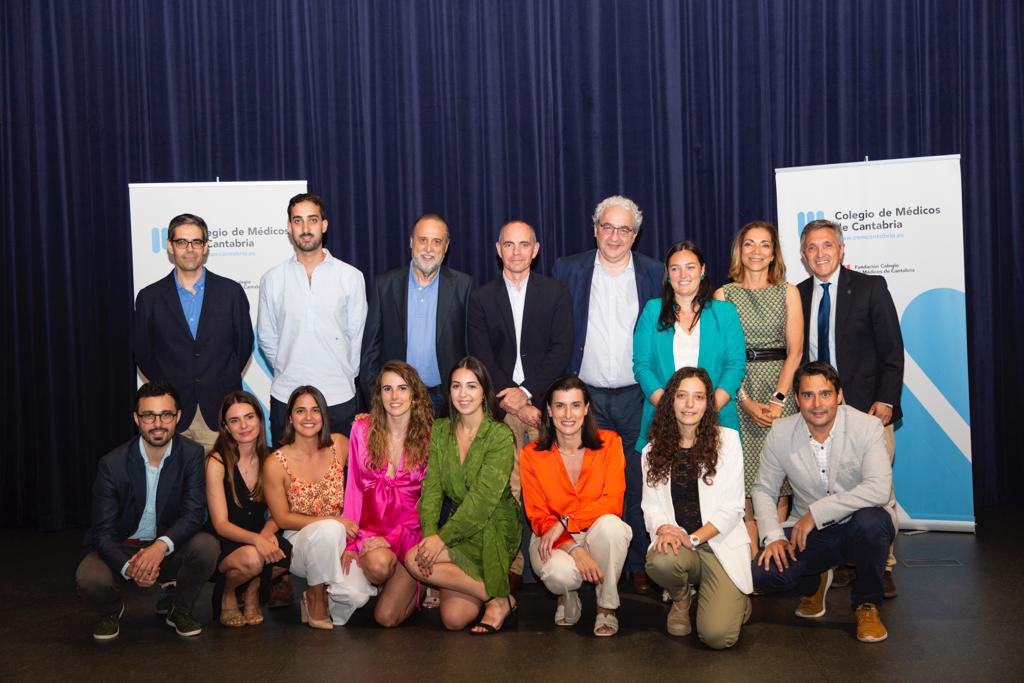 NoemiMendez's tweet photo. Ayer sentí más orgullo, si es posible, de la confianza que @gemaigual depositó en mi cuando me delegó el área de @salud_ayto_sant en 2019

El @colmedca me ha mostrado su afecto con este maravilloso grabado de #cendon que representa al Médico Rural. 

Inesperado y emocionante ⬇️ https://t.co/k1PRiub01Q