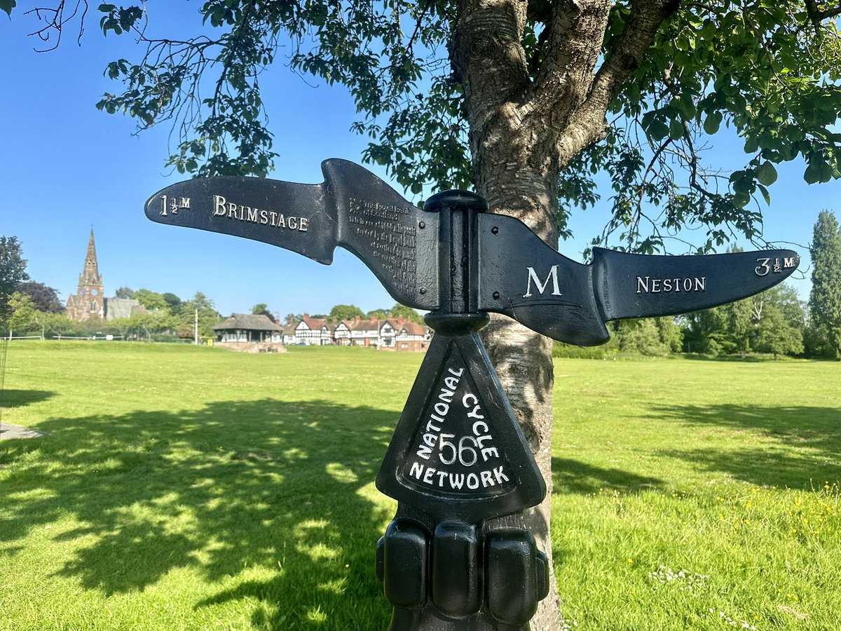 👀 #ThorntonHough #Cheshire

A @Sustrans National Cycle Network fingerpost  pointing the way.

In the background is the #Victorian model estate created first by Joseph Hirst & extended by William Hesketh Lever.

Lever’s factory was nearby at Port Sunlight.

#FingerpostFriday