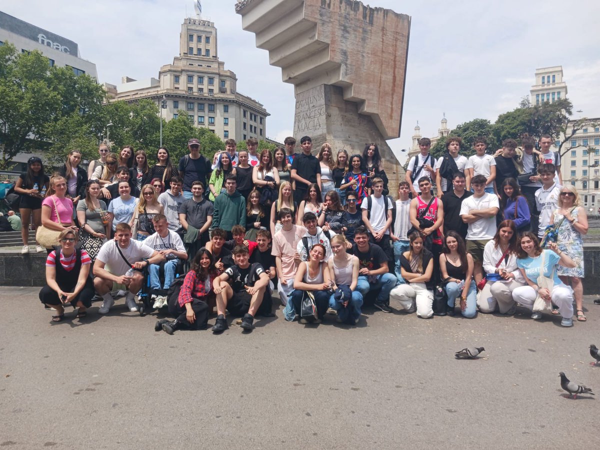 IntVirolai's tweet photo. @EscolaVirolai welcomes the Klusemann School from Graz, Austria to share our school & culture - with dynamics, interactive tours and city challenges. Vielen Dank für Ihr Kommen! 🇦🇹🇪🇸❤️@5uzannedavis #interculturalexchanges @BVirolai #learningmobility https://t.co/z9J52X9mtY
