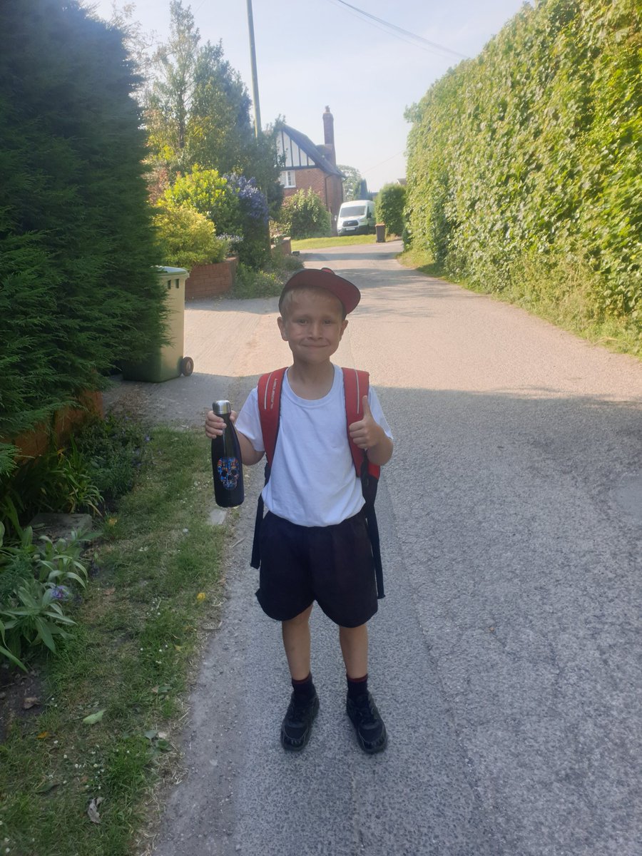 Don't often get to do this, #thewalktoschool Con appreciated my conversation 🤣 #perfectstarttotheday