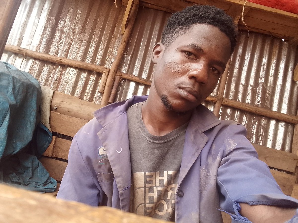 Hey #KOT, my name is Vincent Ochieng, student at jkuat. Below is a pic of me at juja market hustling. Am pleading with you guys to help me get a laptop kindly coz that's where all my hopes lies.  I already made a tough decision last year to drop out of campus due to lack of fees