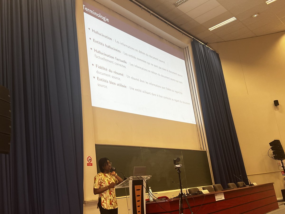 Eunice poursuit la matinée avec l’étude de la fidélité des entités dans les résumés par abstraction