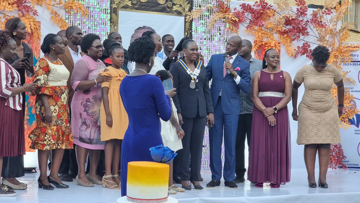 Rcmakindyewest's tweet photo. Yesterday during our installation,PE @lynkagona was installed as our 8th President officiated by @DGKenMugisha Family,Rotarians,Rotaractors &amp;Guests,were present to witness this moment.We congratulate her &amp; wish her best of luck in the hopeful year
@Kirabower https://t.co/elvjzgYUNU