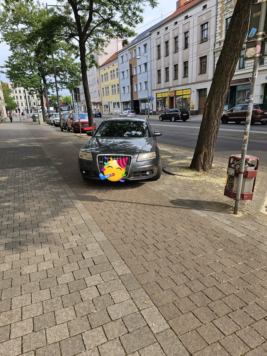 extraspur's tweet photo. Ein Otto parkt selten allein.
Ist der eine raus, kann der nächste gleich rein. #ottoparktüberall
@ottoparkt https://t.co/UnCytja0h6