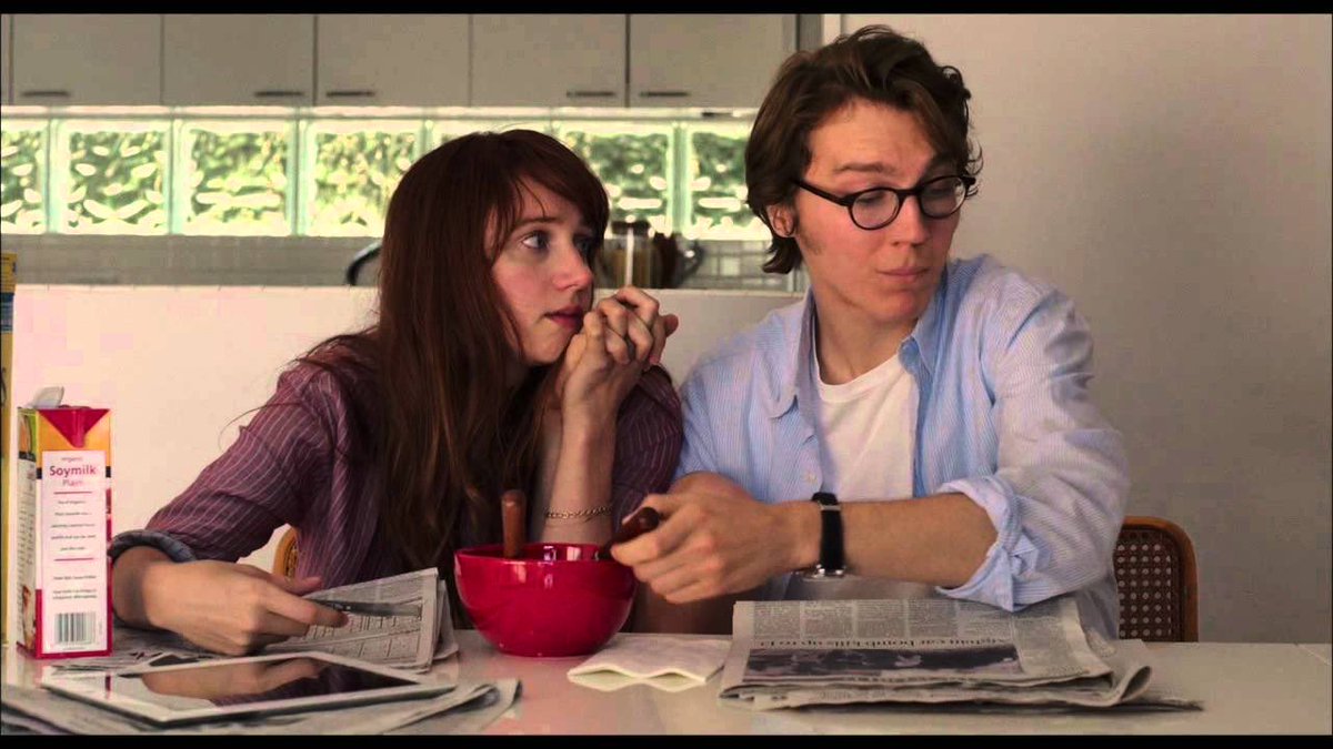 بمناسبة قائمة المواصفات، كان فيه فيلم اتعمل في ٢٠١٢ اسمه Ruby Sparks
البطل كان بيكتب رواية وبعدين اكتشف ان اللي بيكتبه بيتحقق في حياته، فكتب مواصفات شريكة حباة مثالية وظهرت فعلا في حياته، فلما حاجة ماكانتش تعجبه فيها كان يكتب عكسها في الرواية وتحقق.. الأصل طبعا اسطورة بيجماليون.