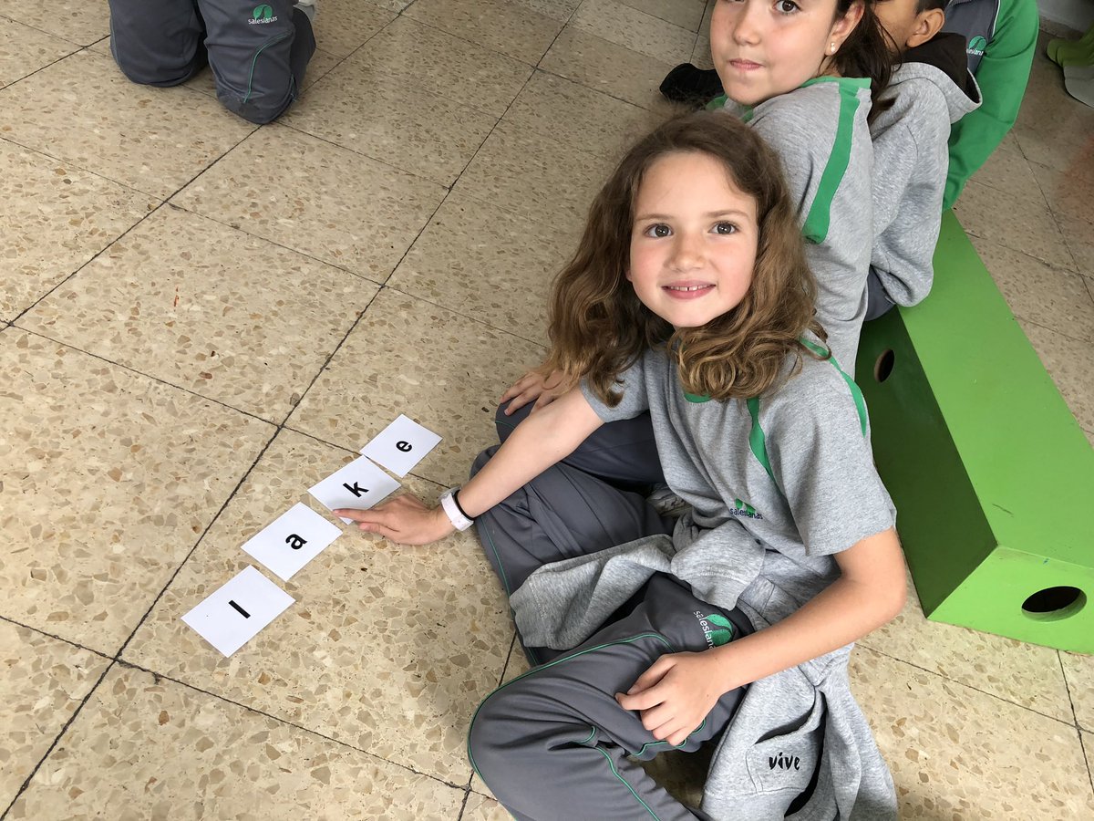 SalesianasSJ's tweet image. Working on our spelling skills 🚀  #Beda #SomosSalesianas #LaAlegríaDeCrecerJuntos #ContigoTodoEsMejor