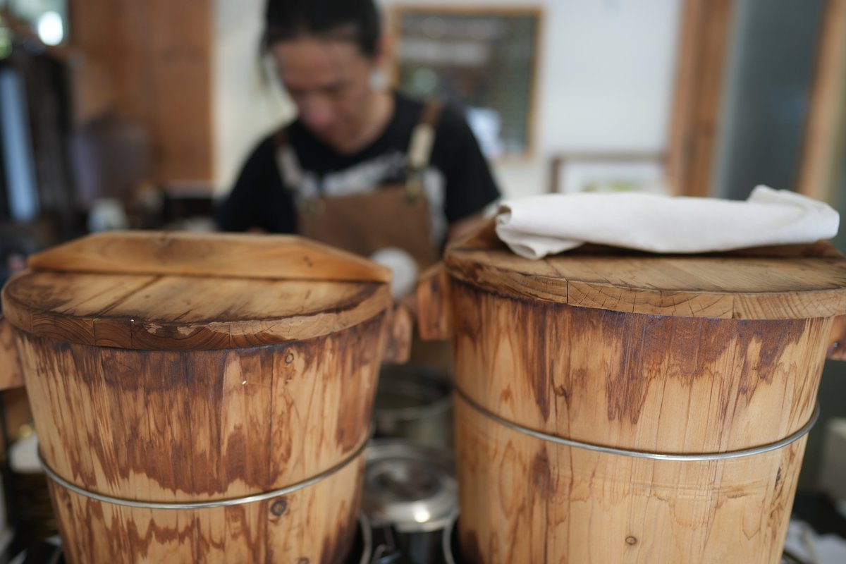 finemakers's tweet photo. 「招牌綜合絹豆花」

今回、フィンはこの魅惑の一杯を食べてきたよ。

風味豊かな豆花に、ローストしたピーナッツのサクサク、そして黒蜜がかかってる。

ぜひ「山海豆花 」で、口いっぱいに広がる台湾の風味を満喫してくださいね〜

山海豆花 @ 台北永康街 MATA Tofu Pudding

⭐︎⭐︎⭐︎⭐︎ https://t.co/g7cWb724yF