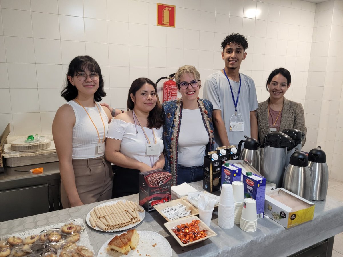 laruecaas's tweet photo. En la #udcretiro estamos felices 🤩 de compartiros el éxito, por segundo año de la Feria de Empleo de Retiro
La lluvia no desanimó 💪 a las más de 1000 personas que se pasaron por allí☔
Queremos agradecer a @Alamedillas y a la #jmdretiro la confianza en nuestro equipo de trabajo https://t.co/jiOwBwEkXF